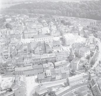 zespół urbanistyczny. Widok ogólny rynku i zabudowy przyrynkowej od strony południowej - zachodniej, skan 1