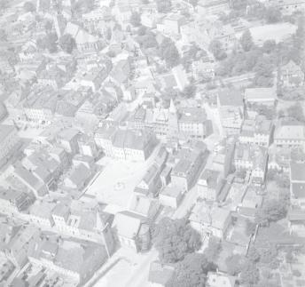 zabudowa centrum miasta. Widok ogólny Małego Rynku i zabudowy centrum miasta od strony południowej - wschodniej, skan 1