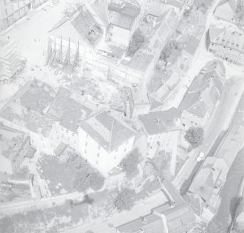 zabudowa centrum miasta. Fragment murów miejskich i Bramy Wodnej od strony południowej, skan 1