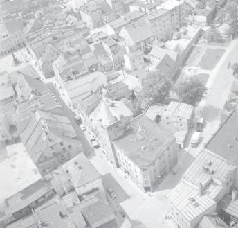 zabudowa centrum miasta. Zabudowa ul. Okrzei z Basztą Kłodzką od strony północnej - wschodniej, skan 1