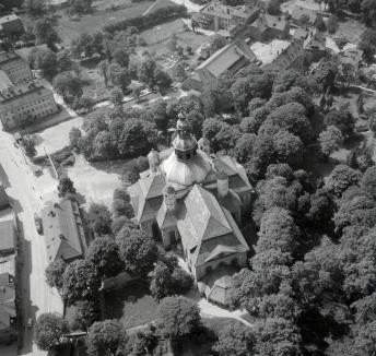 kościół poewangelicki p.wieku świeku Krzyża . Widok ogólny kościoła od strony południowej - wschodniej , skan 1