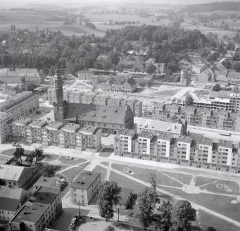 zespół urbanistyczny. Widok rynku od strony południowej - zachodniej, skan 1