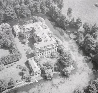 pałac na wyspie. Widok ogólny od strony północnej - zachodniej, skan 1