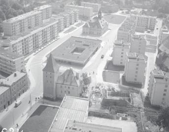 zespół urbanistyczny. Widok ogólny rynku i bramy Głogowskiej od strony południowej - zachodniej, skan 1