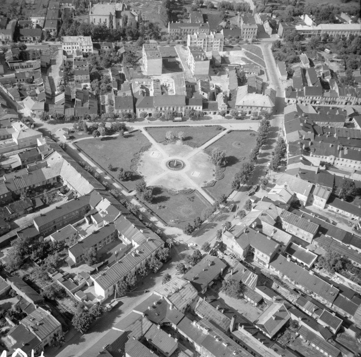 Widok ogólny centrum miasta od strony południowo - wschodniej, skan 1