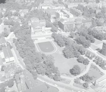 Teatr Wielki i gmach Collegium Medicum. Widok Teatru Wielkiego i Collegium Medicum od strony południowej , skan 1