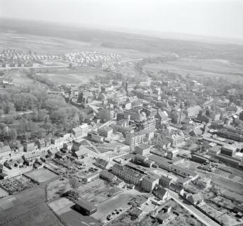 układ przestrzenny. Widok ogólny układu i zabudowy centrum miasta, skan 1