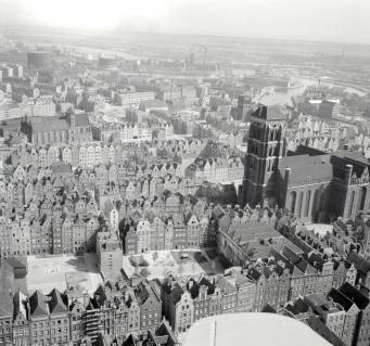 Główne Miasto. Zabudowa centrum  Głównego Miasta od strony zachodniej, skan 1