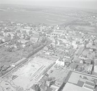 fragment zabudowy miasta przy kościele parafialnym., skan 1