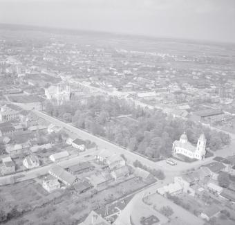 rynek. Widok ogólny rynku od strony  południowej - wschodniej, skan 1