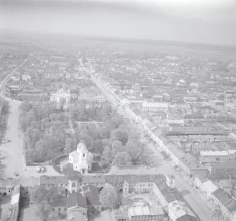 rynek. Widok ogólny rynku od strony wschodniej, skan 1