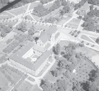 kościół i klasztor Karmelitów Bosych i kościół świeku Wojciecha. Widok ogólny zespołu klasztornego i kościoła świeku Wojciecha od strony południowej - zachodniej                                        , skan 1