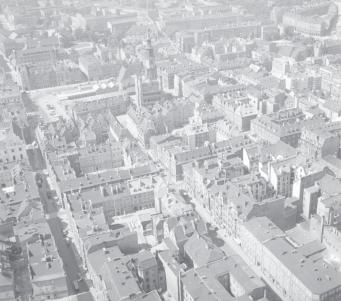 zespół urbanistyczny. Widok ogólny Starego Rynku i zabudowy przyrynkowej między ul. Wielką i Paderewskiego od strony wschodniej, skan 1