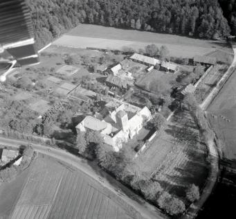 klasztor Bernardynek. Widok ogólny zespołu klasztornego od strony południowej - zachodniej, skan 1