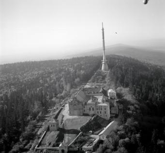 opactwo Benedyktynów XII wieku Widok ogólny opactwa od strony wschodniej, skan 1