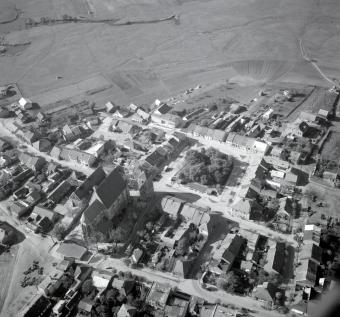 układ urbanistyczny. Widok ogólny miasta od strony południowej - wschodniej , skan 1