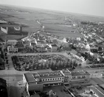 rynek. Widok ogólny od strony  wschodniej, skan 1