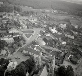 układ urbanistyczny. Widok ogólny zabudowy centrum od strony południowej, skan 1