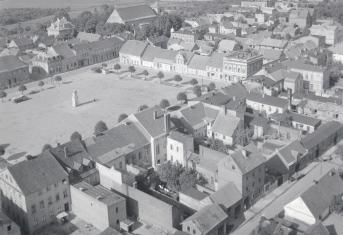 zespół urbanistyczny. Widok rynku od strony południowej - zachodniej, skan 1
