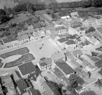 zespół urbanistyczny. Fragment rynku i zabudowy przyrynkowej od strony południowej - zachodniej, skan 1