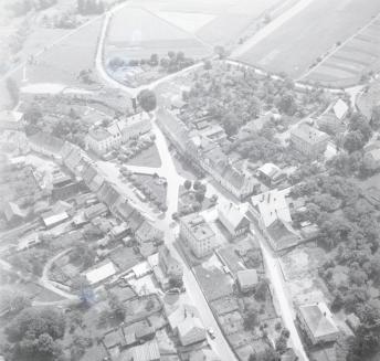 zespół urbanistyczny. Widok ogólny rynku i zabudowy przyrynkowej od strony północnej - zachodniej, skan 1