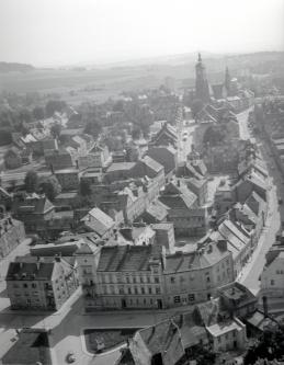 zespół urbanistyczny. Widok ogólny rynku i zabudowy centrum miasta od strony północnej - wschodniej, skan 1