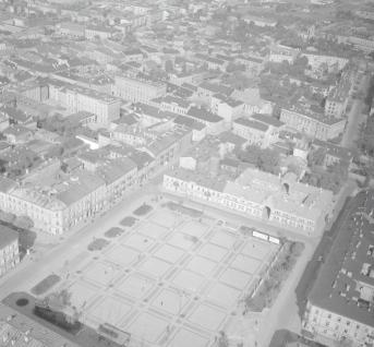 zespół urbanistyczny.  Zabudowa przy placu Obrońców Stalingradu od strony południowej, skan 1