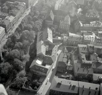 Zabudowa Starego Miasta  przy zespole klasztoru Bernardynek od strony północnej, skan 1