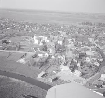 zabudowa miasta. Fragment zabudowy miasta przy kościele parafialnym. Od strony południowej, skan 1