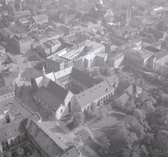 Zabudowa Starego Miasta  między ul. Franciszkańską a ul. Waryńskiego od strony północno - zachodniej, skan 1