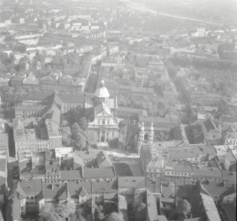 Widok ogólny zabudowy ul. Grodzkiej przy kolegium Jezuitów i kościele świeku Andrzeja od strony zachodniej, skan 1
