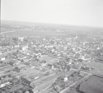 Fragment zabudowy miasta przy kościele parafialnym, skan 1