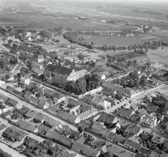 zespół urbanistyczny. Zabudowa miasta przy klasztorze Reformatówieku Widok ogólny od strony zachodniej, skan 1