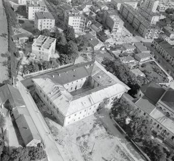klasztor Paulinów XVII wieku Widok ogólny zespołu klasztornego od strony południowej - zachodniej, skan 1