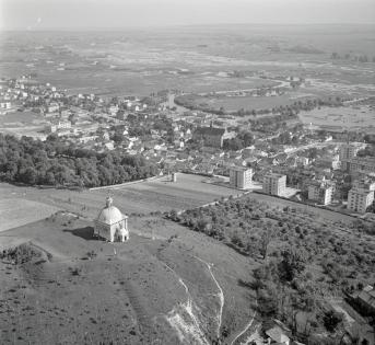 kaplica świeku Anny. Widok ogólny kaplicy od strony zachodniej, skan 1
