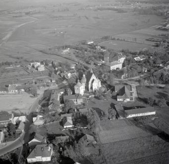 Fragment zabudowy miasta przy kościele parafialnym od strony południowej, skan 1