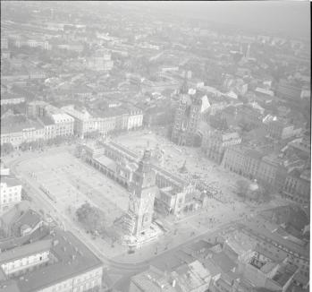 Widok ogólny rynku od strony południowo - zachodniej, skan 1