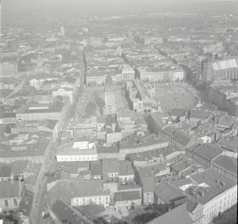 Widok ogólny rynku od strony południowo - zachodniej, skan 1