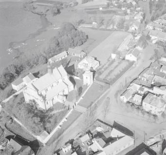 kościół parafialny XVII wieku Widok ogólny kościoła od strony  południowej. - wschodniej, skan 1