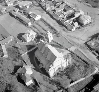 kościół parafialny XVII wieku widok ogólny kościoła od strony zachodniej, skan 1