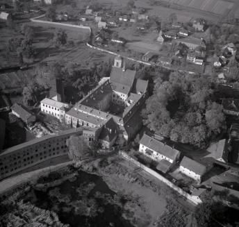 Klasztor Benedyktynek z XIII wieku, widok ogólny od strony wschodniej, skan 1