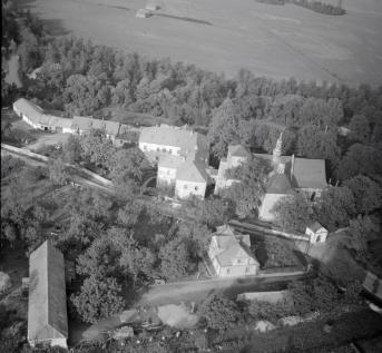 zespól klasztorny XV wieku Widok ogólny zespołu klasztornego  od strony południowej , skan 1