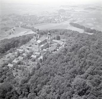 Klasztor Kamedułów z XVII wieku, widok ogólny od strony wschodniej, skan 1