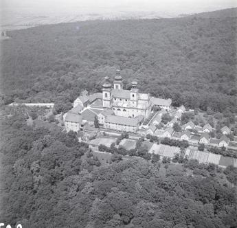 Klasztor Kamedułów z XVII wieku, widok ogólny od strony południowej , skan 1