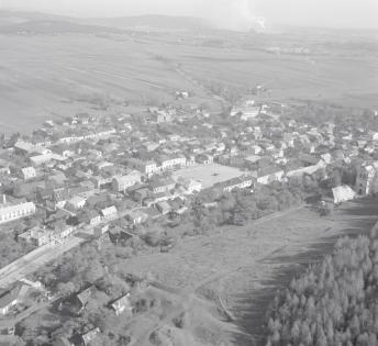 zespól urbanistyczny. Widok ogólny zabudowy centrum miasta od strony zachodniej, skan 1