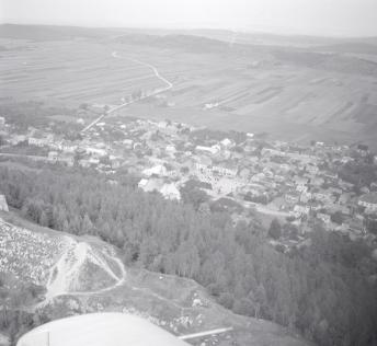zespół urbanistyczny. Widok ogólny zabudowy centrum miasta od strony zachodniej, skan 1