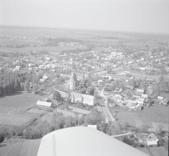 zabudowa miasta. Fragment zabudowy miasta przy kościele parafialnym, skan 1