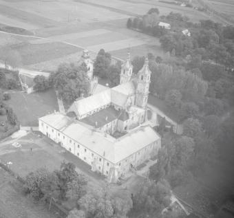 opactwo Cystersów XIII wieku Widok ogólny opactwa  Cystersów od strony południowej - zachodniej , skan 1