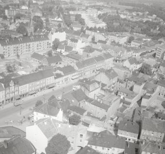 zabudowa miasta. Zabudowa m miasta wzdłuż ul. Armii Czerwonej od strony południowej - wschodniej, skan 1