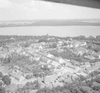 zabudowa miasta. Widok ogólny centrum miasta od strony południowej - zachodniej, skan 1